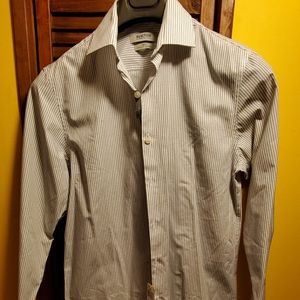 White Button down casual/ dress shirt 👔  S